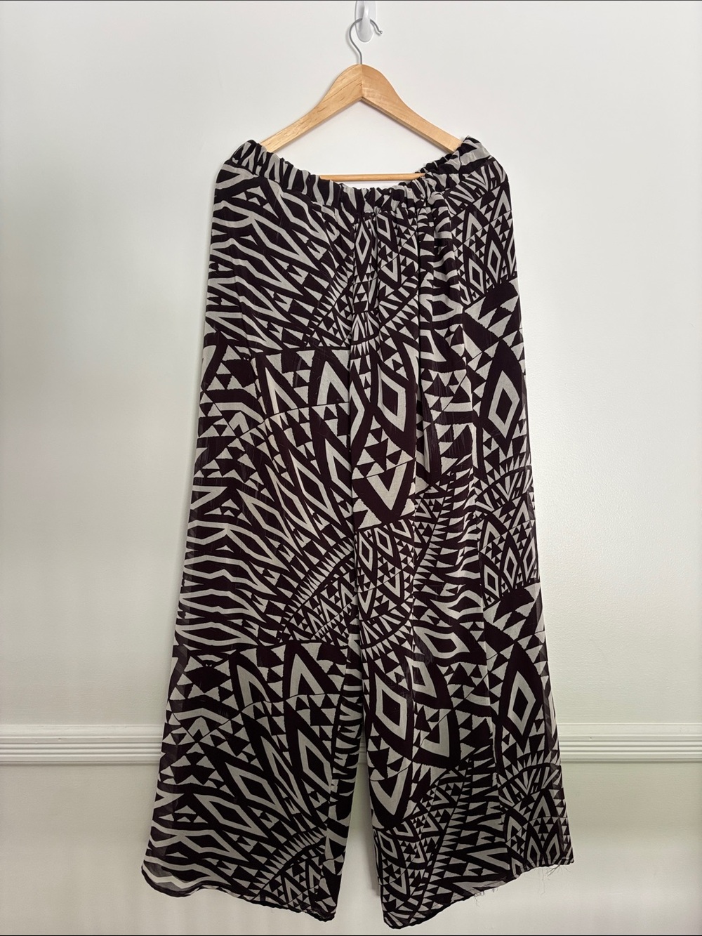 New York & Company Black and Cream Wide-Leg Geometric Palazzo Pants
